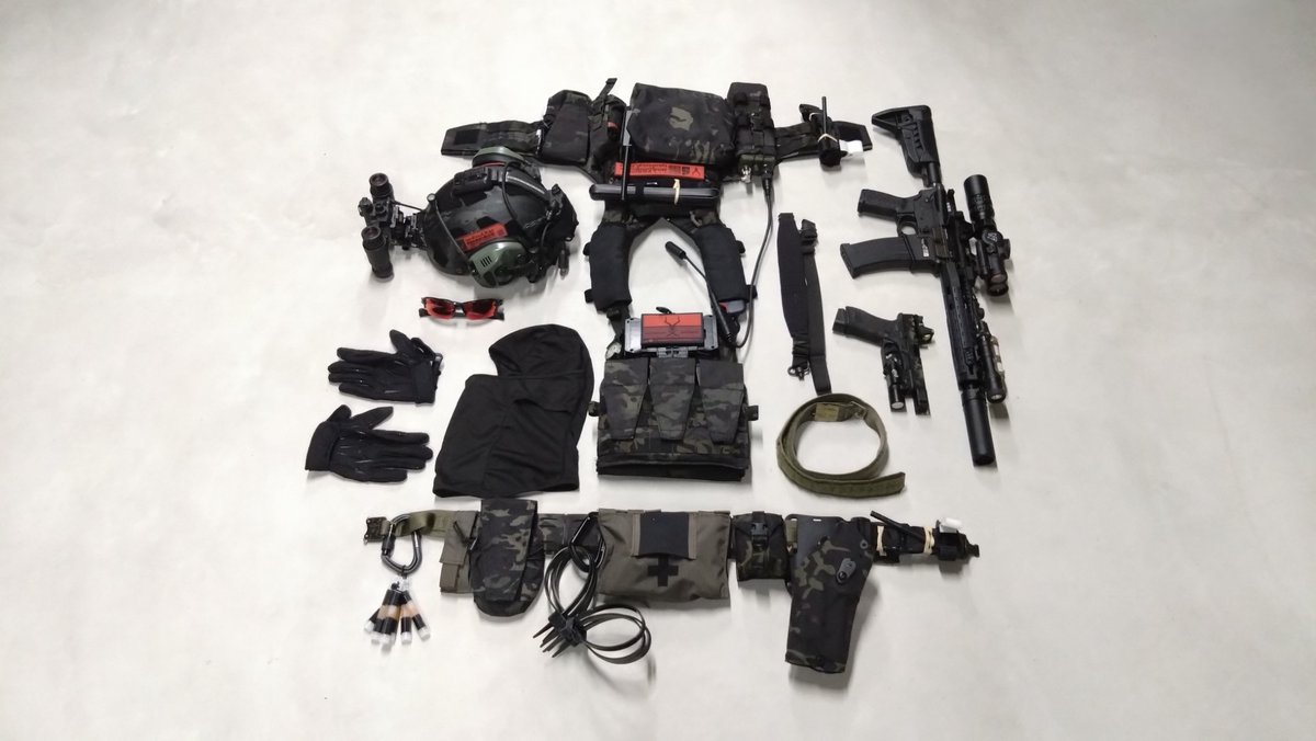 #BlackPowderRedEarth #BPRE #プレキャリの開き #MulticamBlack #マルチカムブラック #サバゲー装備 
今まで撮った「開き」３種まとめて掲載。
一番最初に組み上げたJPC2.0装備は「開き」を撮ってない。
気が向いたら追加したいなぁ。