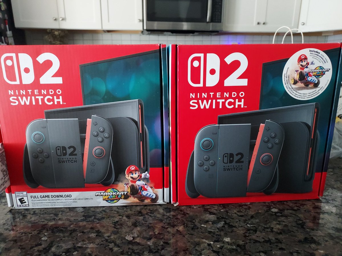 HeathStephens6's tweet image. The box on the left comes with an internal flag that allows you to download the game while the one on the right came with a scratch off sheet with a code. Minor but interesting detail.