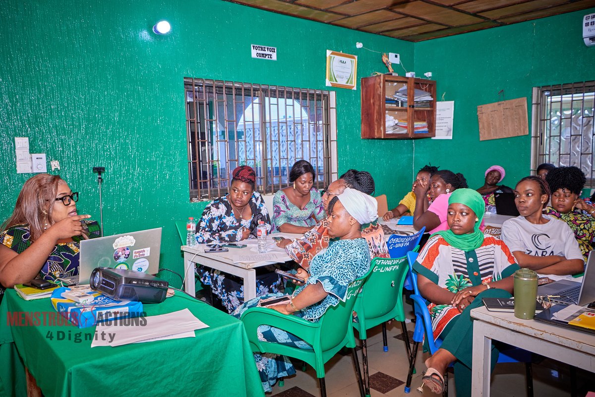 🩸 MENSTRUES’ACTIONS 4DIGNITY – Parakou 🏫
Du 21 au 24 mai, la FJAD a outillé ses membres sur la dignité menstruelle et l’innovation numérique pour renforcer les actions locales.
💡 4 sessions clés ont marqué le jour 1 :
1️⃣ Comprendre la dignité menstruelle – déconstruire les