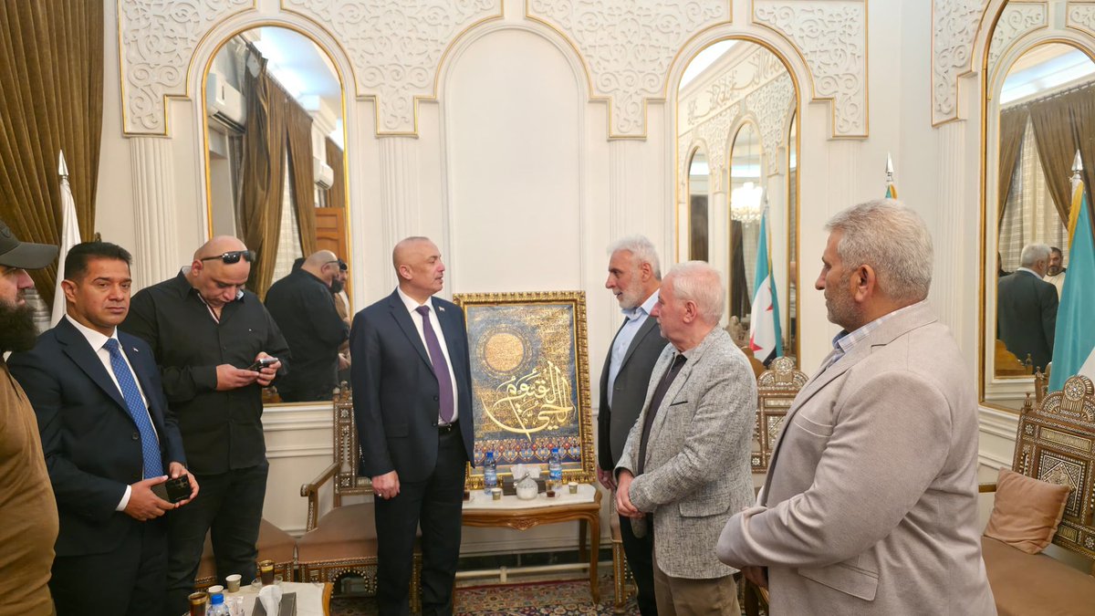 DamascusIraq's tweet photo. زار السيد القائم بالأعمال المؤقت (ياسين شريف الحجيمي) منطقة السيدة زينب في  ريف دمشق، وتشرف بأداء مراسم زيارة مرقد السيدة زينب (ع)، والتقى بإدارة العتبة الزينبية، وبارك لهم جهودهم في خدمة الزائرين.
رابط الخبر
https://t.co/3N6oxnmegg https://t.co/rMmzOFZ4CY