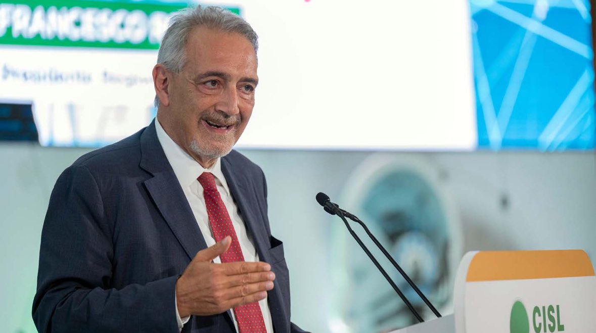 Cisl_Lazio's tweet photo. Emergenza caldo. 
Coppotelli (Cisl Lazio): “Da oggi divieto lavoro nelle ore più calde nei giorni con rischio alto per lavoratori esposti. Bene disposizione della Regione una misura da sempre sostenuta dalla Cisl Lazio”.

https://t.co/Y672bgNps5 https://t.co/cOIg4Uzrqh