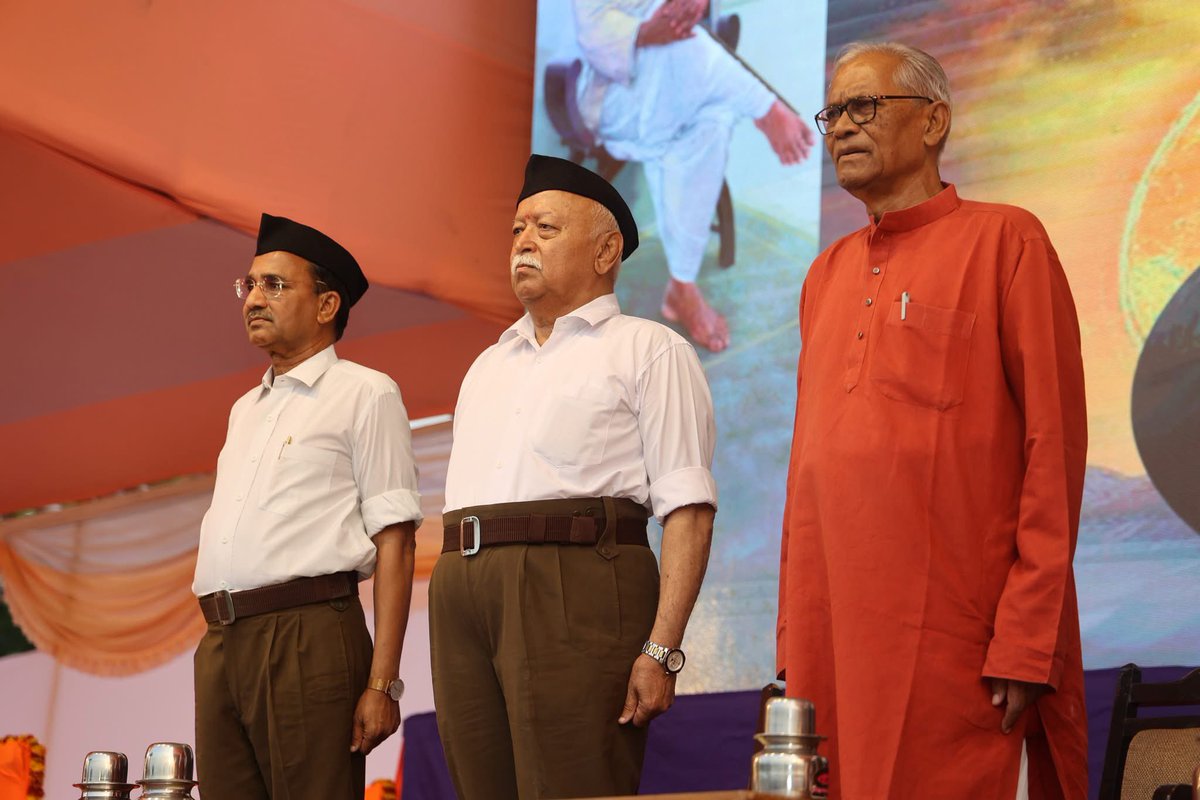 नागपुर में “कार्यकर्ता विकास वर्ग - द्वितीय” का समापन समारोह। मंच पर उपस्थित पूजनीय सरसंघचालक डॉ. मोहन भागवत जी व मुख्य अतिथि श्री अरविंद नेताम। 

840 शिक्षार्थी, 118 शिक्षक, व 43 प्रांत प्रमुखों व अन्य कार्यकर्ताओं सहित कुल 1,093 स्वयंसेवकों ने इस वर्ग में सहभागिता की।
