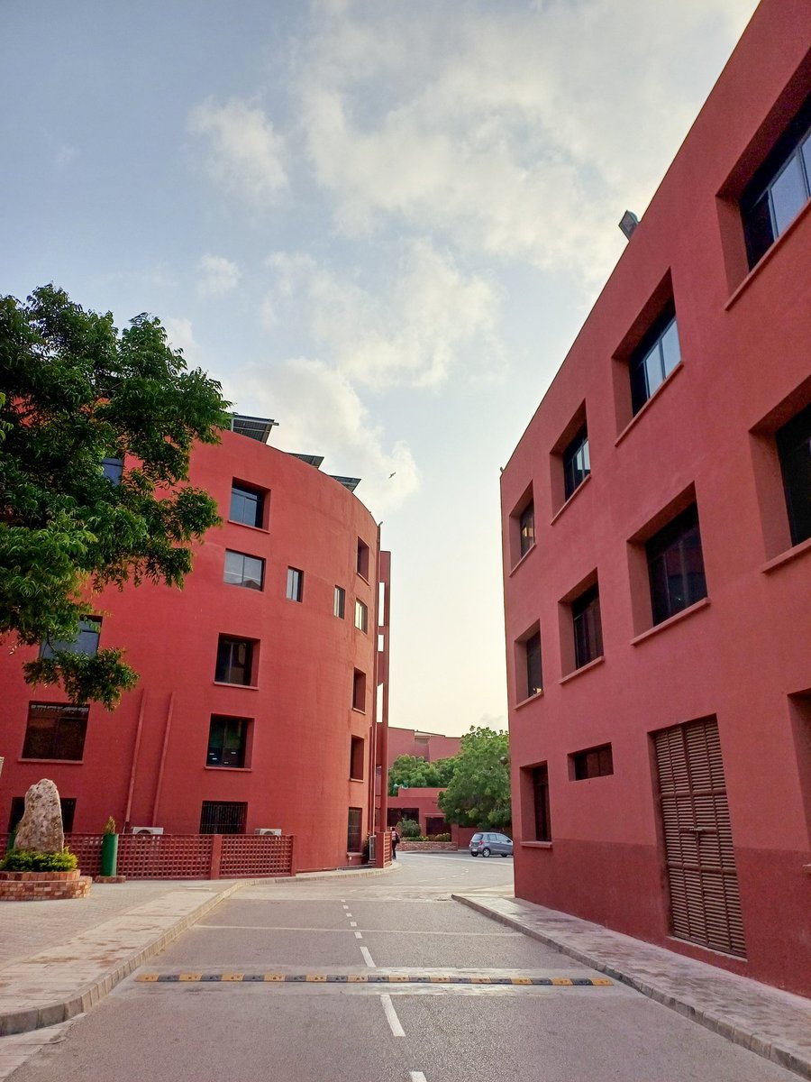 seelro_sameer's tweet photo. Another semester ended here, which means one more step closer to the completion of my time at IoBM.

These are just a few captured memories from the hundreds made along the way in these past four months. https://t.co/zDkggEUWS7