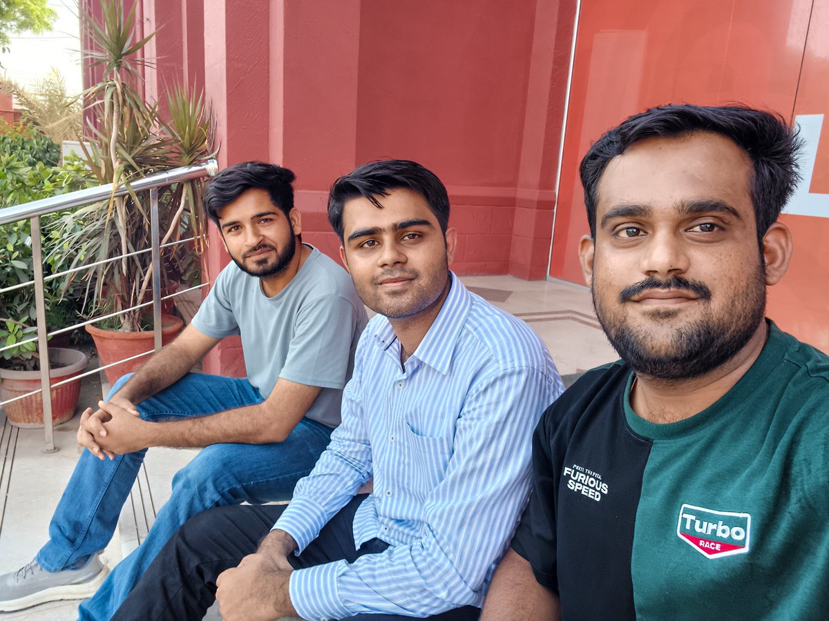 seelro_sameer's tweet photo. "And Yes"
Now every moment feels like taking me nearer to graduation and the real-life challenges ahead, which are more stressful than assignments, quizzes, or exams. 
But no worries, we'll ace those too just like we've been doing everything so far. https://t.co/oxnDjRt0hw