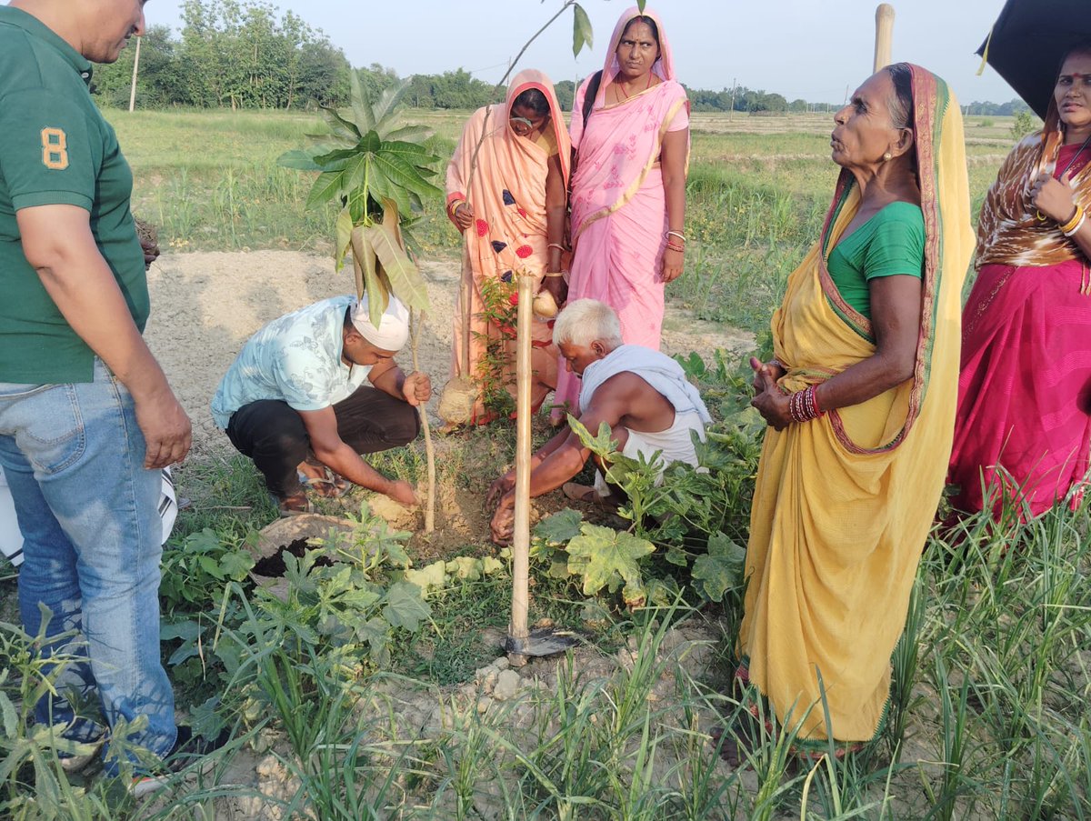 rdtrustsangram's tweet photo. विश्व पर्यावरण दिवस के अवसर पर परियोजना क्षेत्र में जन जागरुकता कार्यक्रम आयोजित कर वृक्षारोपण कार्य किया गया https://t.co/RotSgTTIlx