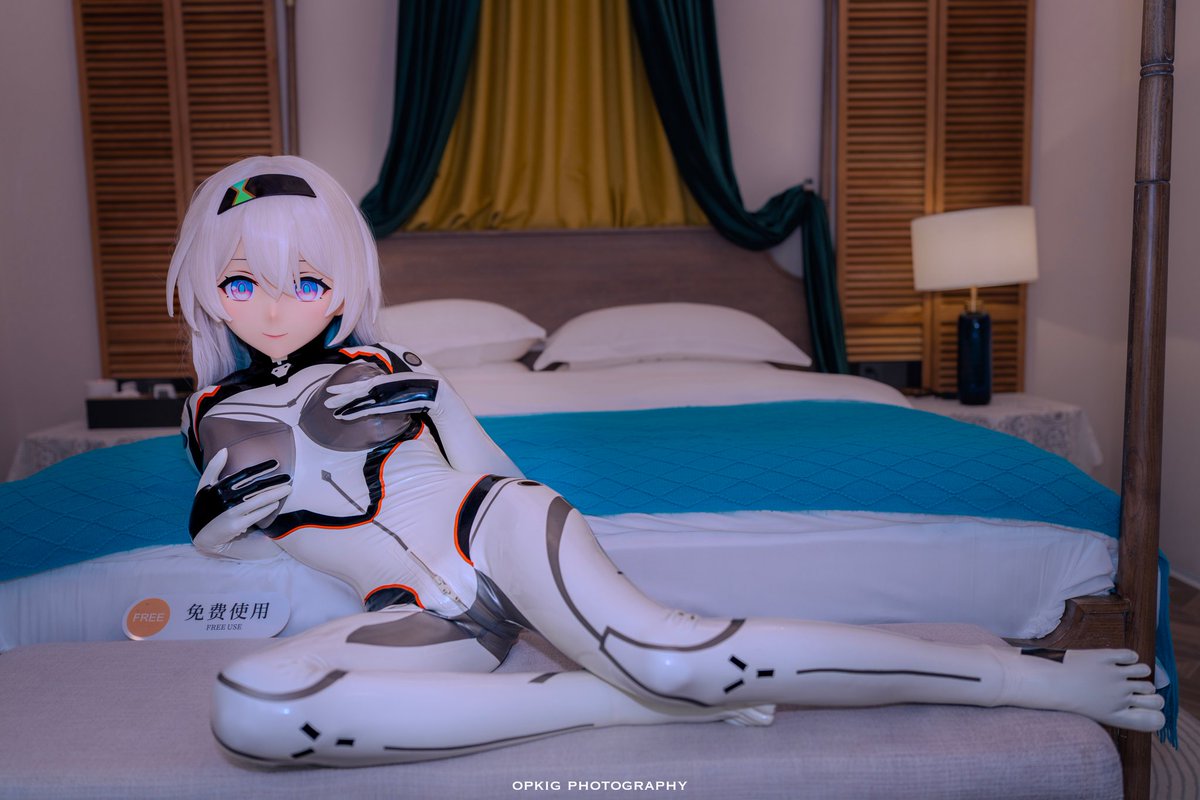 偷一下万能姿势

📸：  <a href="/opkig/">op</a> 
#kigurumi #latex