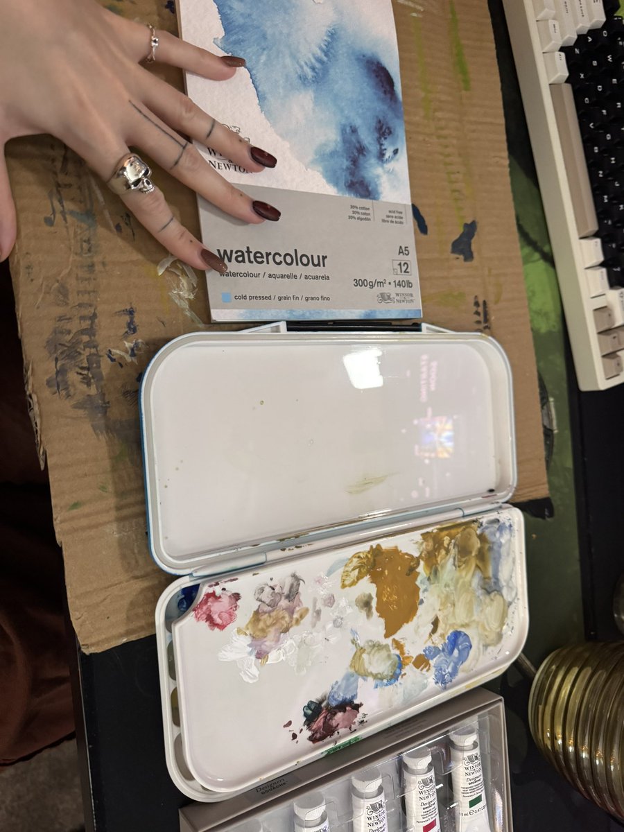 painting again. Todays target: ESQUIE twitch.tv/leah