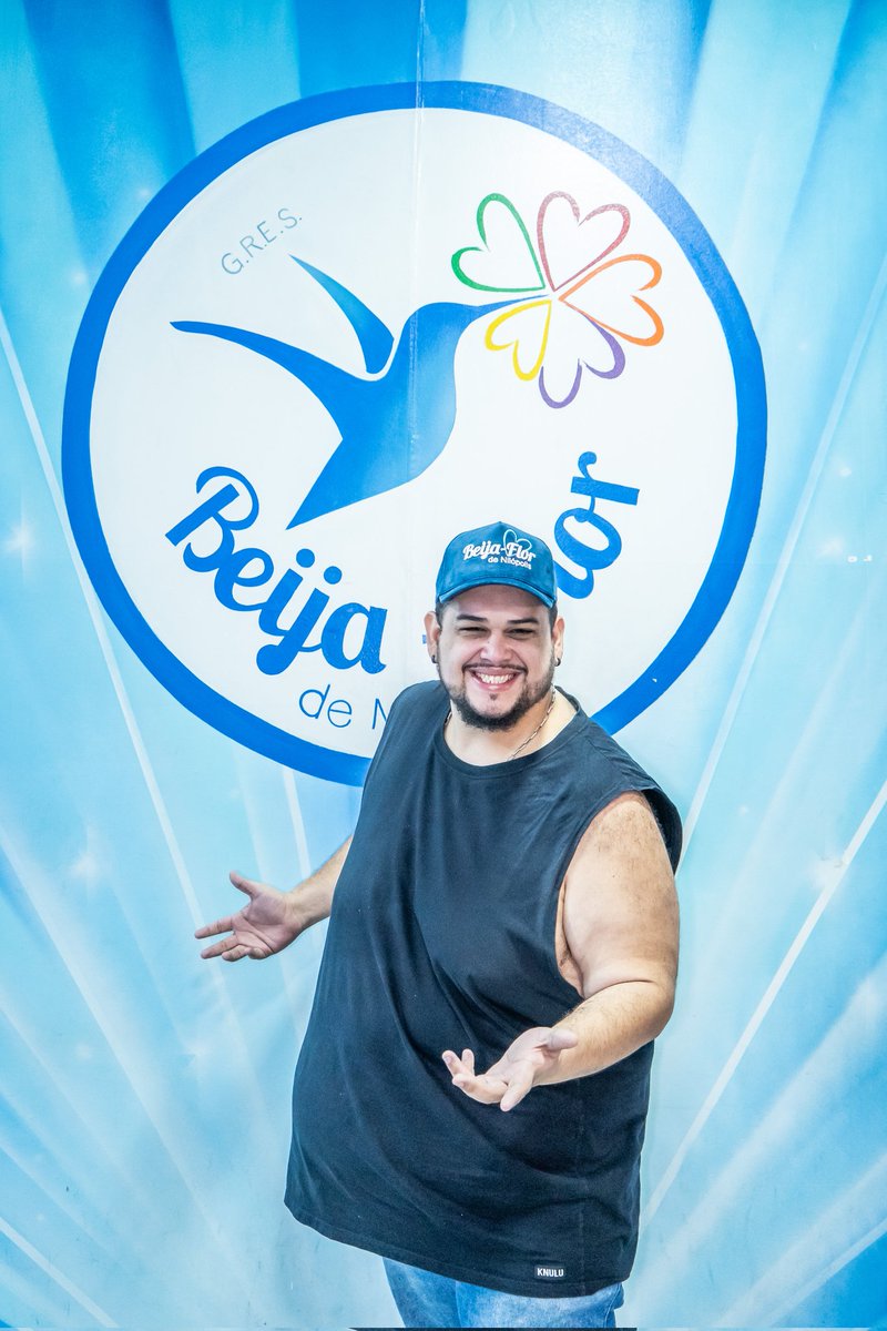 100_carnaval's tweet photo. 🏵️ THIAGO ACÁCIO - Intérprete oficial do Jacarezinho e um dos membros do carro de som da Imperatriz Leopoldinense, Thiago tem 31 anos e já passou por diversas Agremiações. https://t.co/SBchr0PMjZ