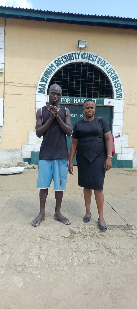 HopeAzinuchi's tweet photo. Freedom after 8 years, 4 months and 10 days. Court don release John Gift Tobia wey Nigerian P0lice send go pr,is0n for no reason. John Gift Tobia dey awaiting tria| for 8 years, 4 months and 10 days. 
Normally, e no suppose better for some P0lice men. https://t.co/HrJ5N7kqQf