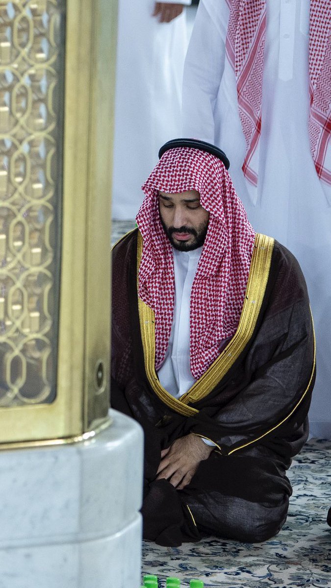 اللهمّ إنا نرى فيه طموحنا ومجدنا، اللهمّ سدّد خُطاه واحفظه بعينك التي لاتنام 🤎

#اليوم_العظيم