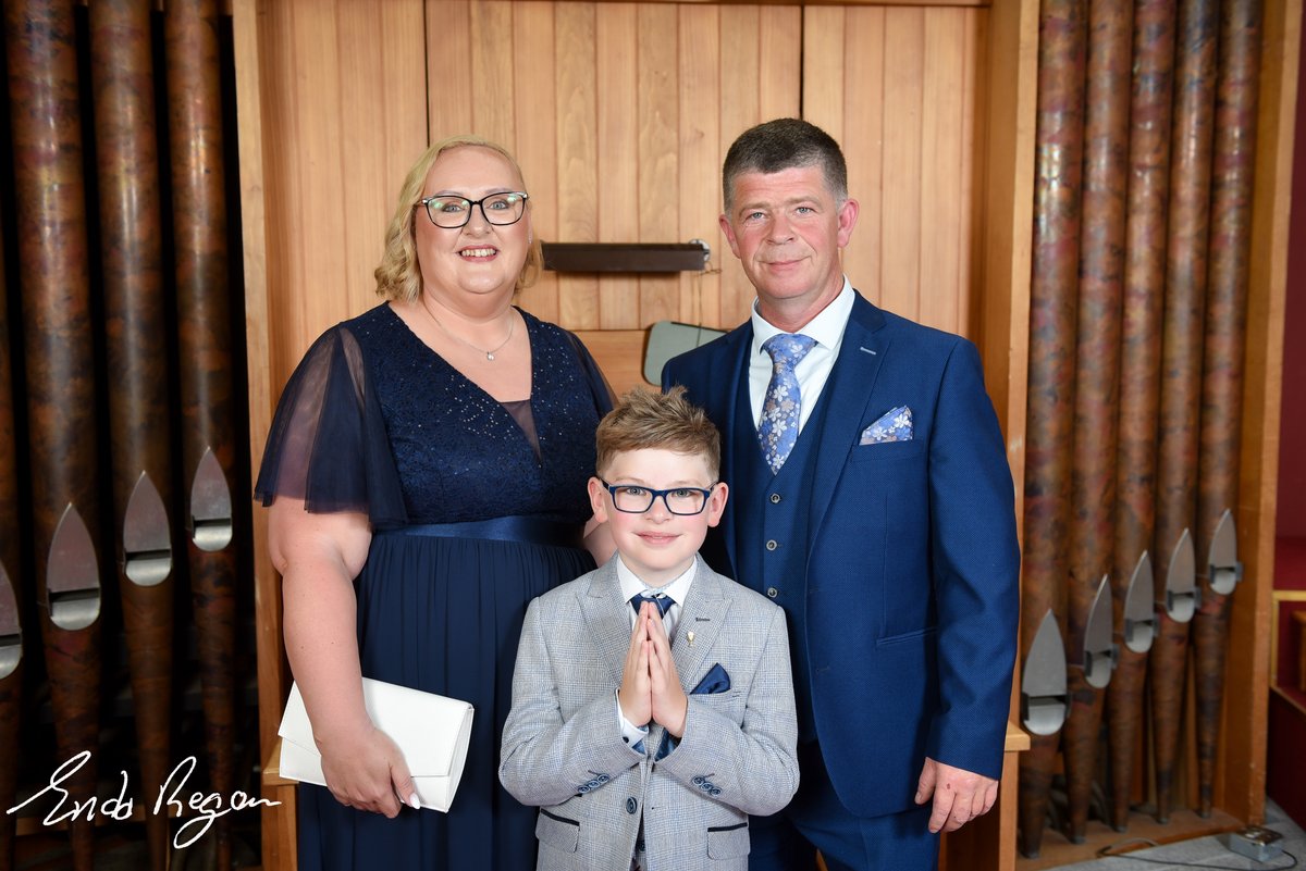 bit.ly/4kq5rVU I had a very busy morning at Boyle Communion this year. Thelma amongst others booked me to photograph their special morning. I have to say using the organ as the backdrop really came out lovely.