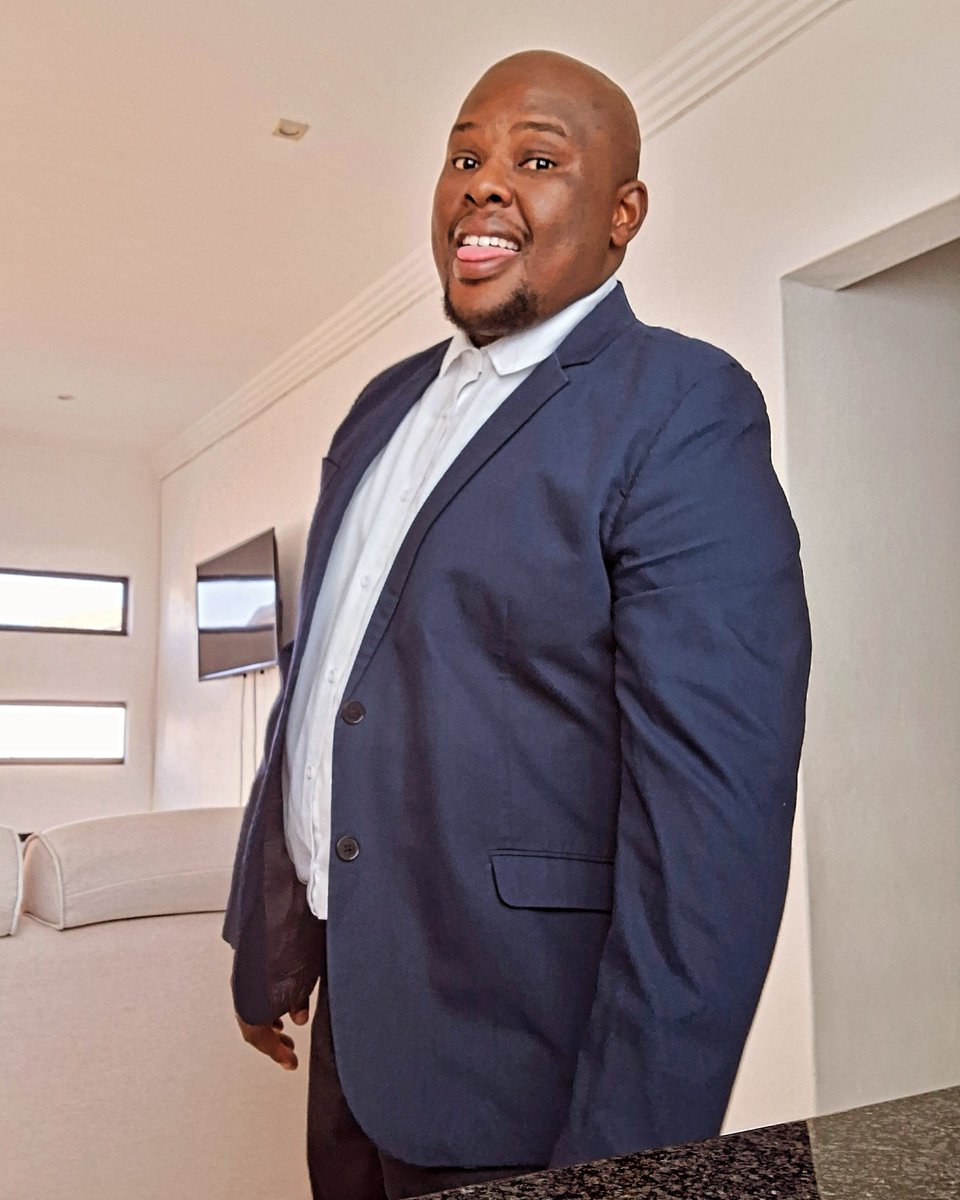 Buckz007's tweet photo. Weitse growing up ne re tlhorisiwa kadi koti marameng, mmele nyana le bontsho. NOu ke rena bo "tall dark, buff and handsome with dimples" we are the IT 🤣🤣 https://t.co/sdkZ7eBq7J