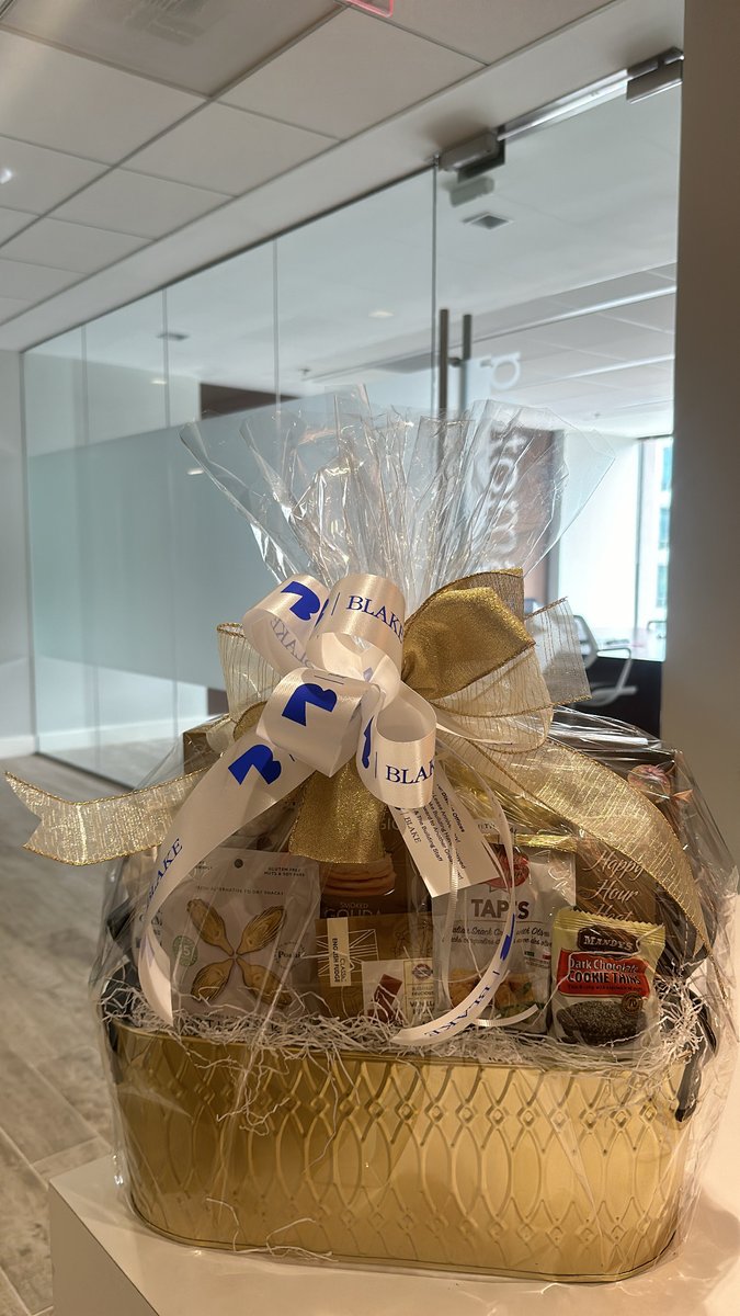 DistrictOffices's tweet photo. District Offices is proud to mark another incredible year at the Blake Building on Connecticut Ave. Here's to continued growth, connection, and community! 🎉🏢
#DistrictOffices #BlakeBuilding #ConnecticutAvenueDC #WorkplaceCommunity #AnniversaryMilestone #BusinessGrowth #DCOffices #CoworkingDC