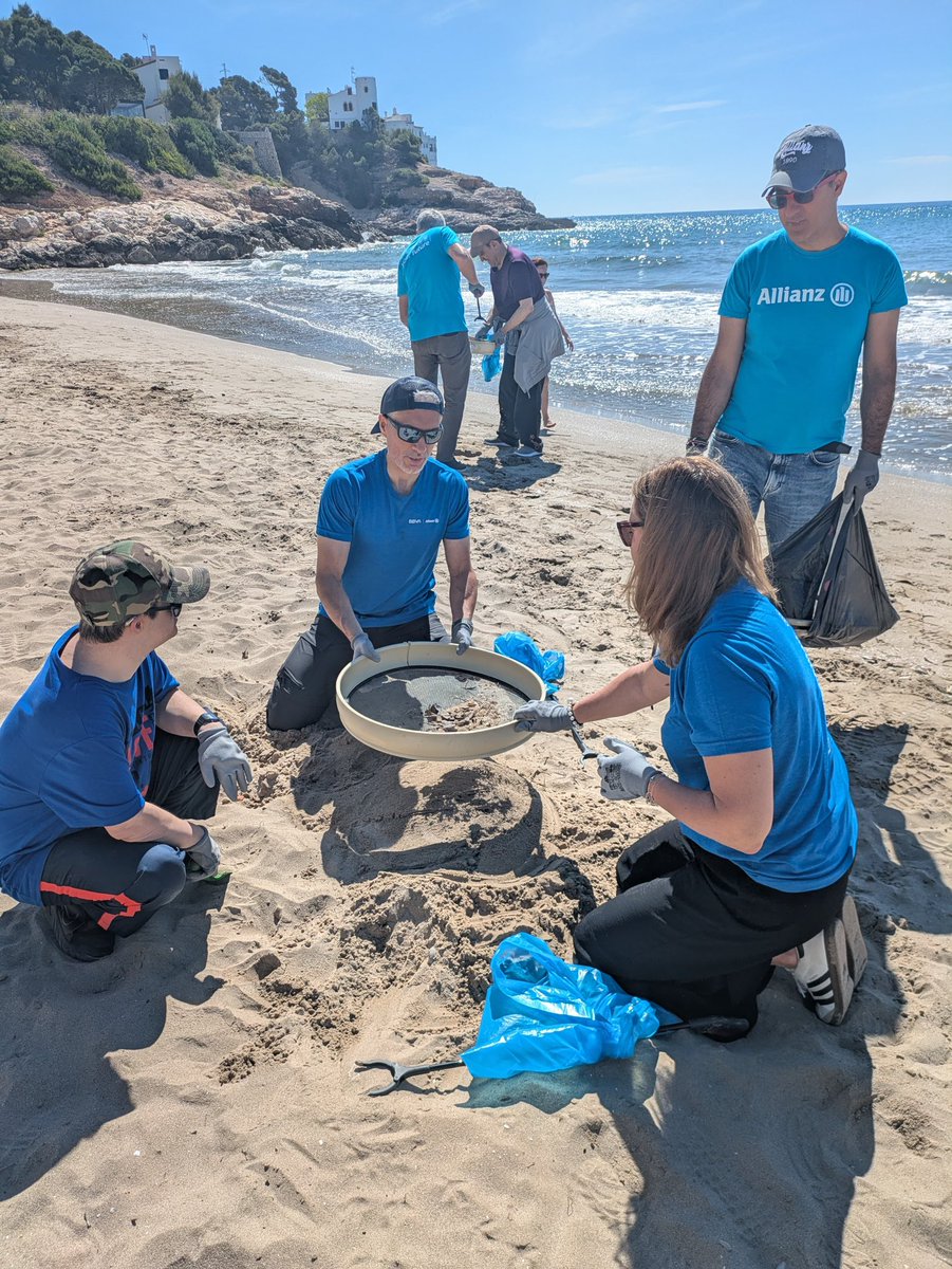 🌍 Día Mundial del Medio Ambiente 2025 🌿

Este 5 de junio: #SinContaminaciónPorPlásticos

Cada año, más de 400 millones de toneladas de plástico se producen en el mundo, y solo el 10% se recicla.

 🤝🏻 Súmate al cambio: reduce, reutiliza y recicla ♻️

#SomosPersonasFDI