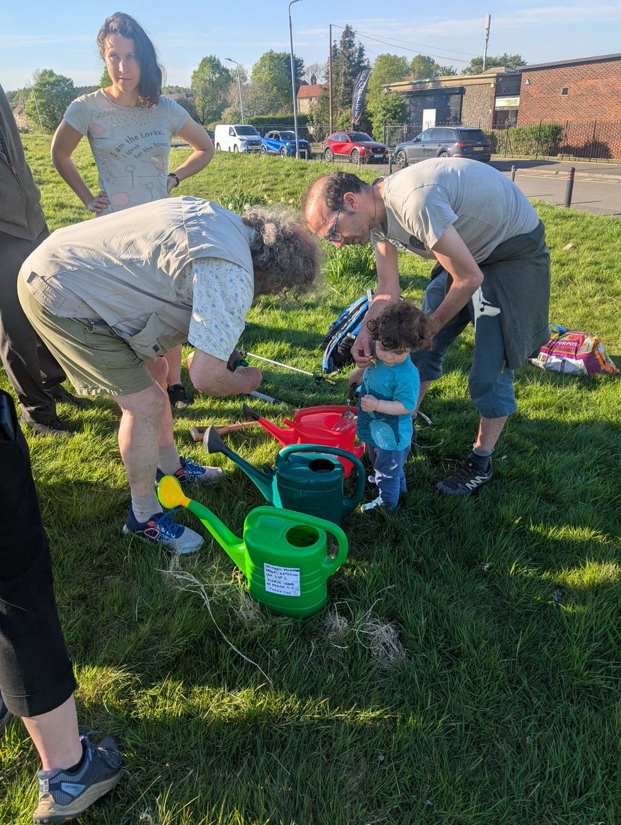 Happy #VolunteersWeek! 🌟

Huge thanks to our amazing Pollok Community Orchard volunteers - from planting &amp; mulching to baking &amp; watering in possibly Scotland’s sunniest May 💪🌞

We couldn't do it without you! THANK YOU 🙌

Want to join? Email: ella@ecodrama.co.uk