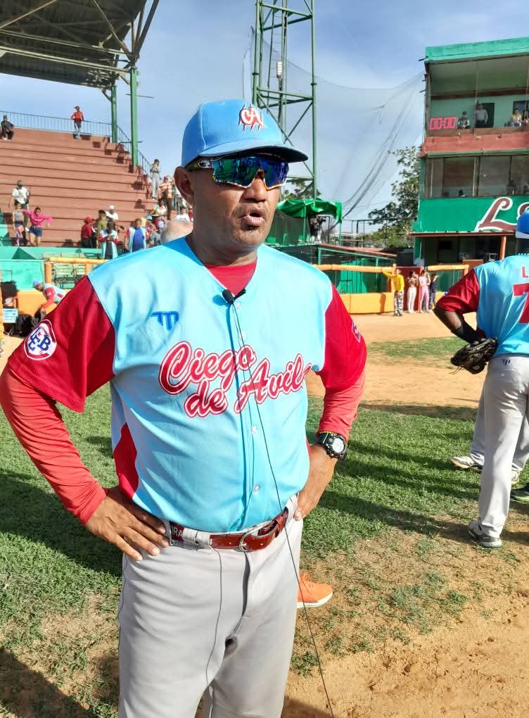 Dany como todo un consagrado supo llevar a los Tigres avileños al éxito en la Liga Élite del Béisbol Cubano #EPASECAvila #CiegoEn26