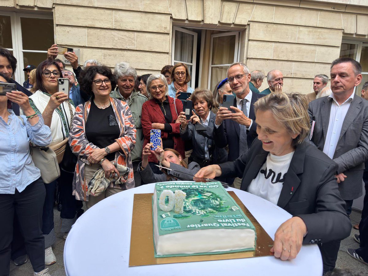 10 ans, ça se fête ! Un magnifique gâteau pour célébrer l’anniversaire de notre Festival Quartier du Livre qui se poursuit jusqu’au 11 juin.