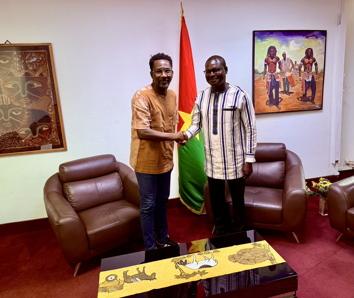 Au cœur des préparatifs des <a href="/rema_officiel/">Rema meeting</a> , avec le ministre de la culture.