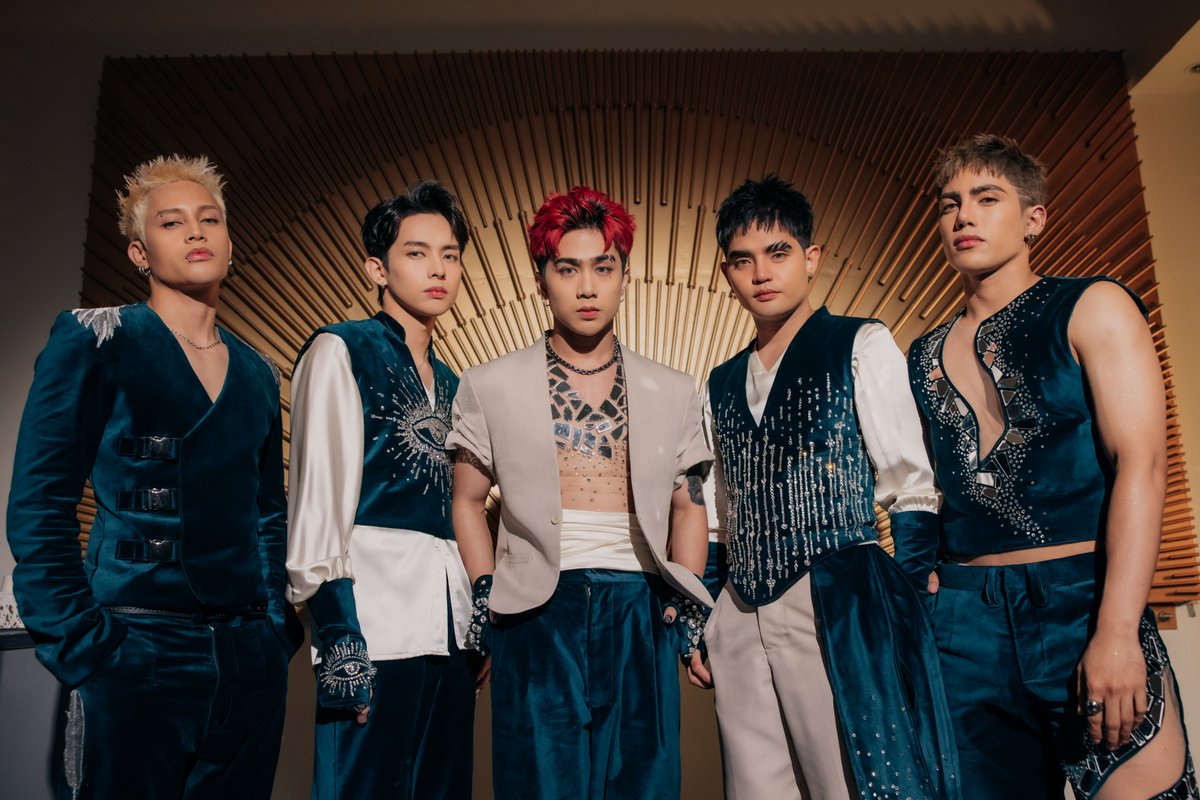 🍎 Simula at Wakas World Tour Kickoff: Pre-Show Portraits

A’TIN! Here are some photos at The Simula at Wakas World Tour Kickoff last May 31 to June 1. 

#SimulaAtWakas #SB19
#SB19SimulaAtWakas #SB19SaW
#SaWWorldTour #SaWWorldTourKickoff