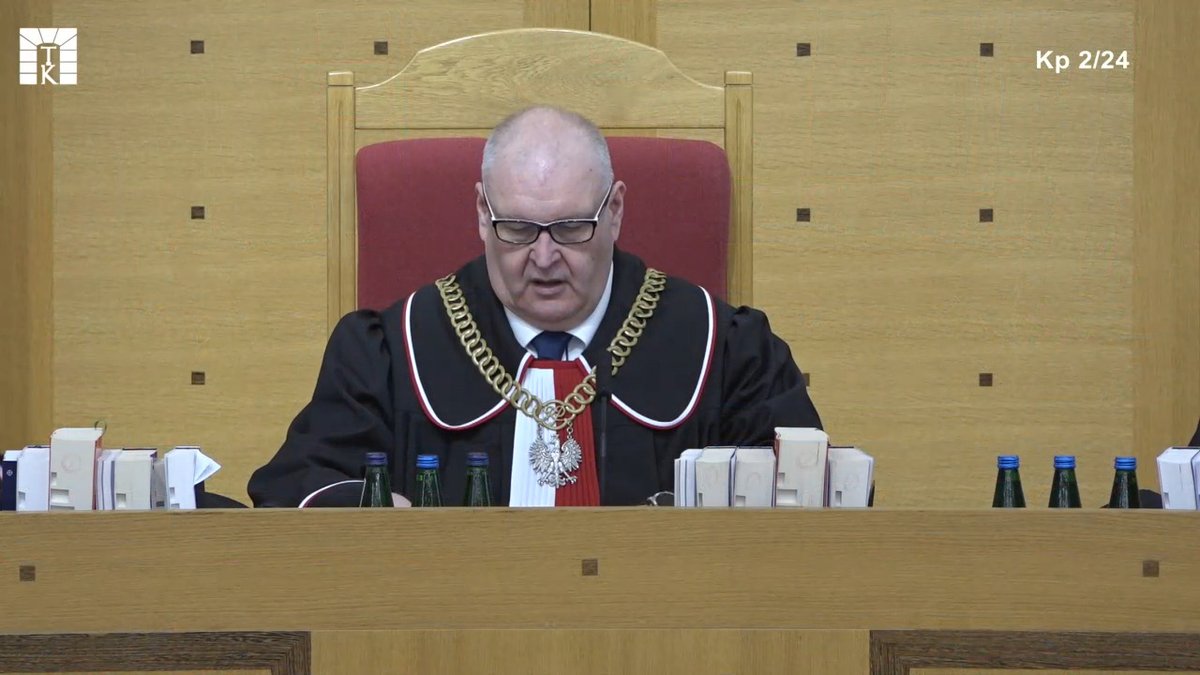 Krajowa Rada Sądownictwa (@krs_rp) on Twitter photo Przed <a href="/TK_GOV_PL/">Trybunał Konstytucyjny</a> rozpoczęła się transmitowana online rozprawa w sprawie ustawy o zmianie ustawy o <a href="/KRS_RP/">Krajowa Rada Sądownictwa</a> . Wnioskodawcą jest Prezydent RP <a href="/AndrzejDuda/">Andrzej Duda</a> . Na sali są reprezentanci <a href="/KRS_RP/">Krajowa Rada Sądownictwa</a>
<a href="/AnnaDalkowska/">Anna Dalkowska</a> i <a href="/NawackiM89803/">Maciej Nawacki 🇵🇱</a>
trybunal.gov.pl/postepowanie-i… Przed <a href="/TK_GOV_PL/">Trybunał Konstytucyjny</a> rozpoczęła się transmitowana online rozprawa w sprawie ustawy o zmianie ustawy o <a href="/KRS_RP/">Krajowa Rada Sądownictwa</a> . Wnioskodawcą jest Prezydent RP <a href="/AndrzejDuda/">Andrzej Duda</a> . Na sali są reprezentanci <a href="/KRS_RP/">Krajowa Rada Sądownictwa</a>
<a href="/AnnaDalkowska/">Anna Dalkowska</a> i <a href="/NawackiM89803/">Maciej Nawacki 🇵🇱</a>
trybunal.gov.pl/postepowanie-i…