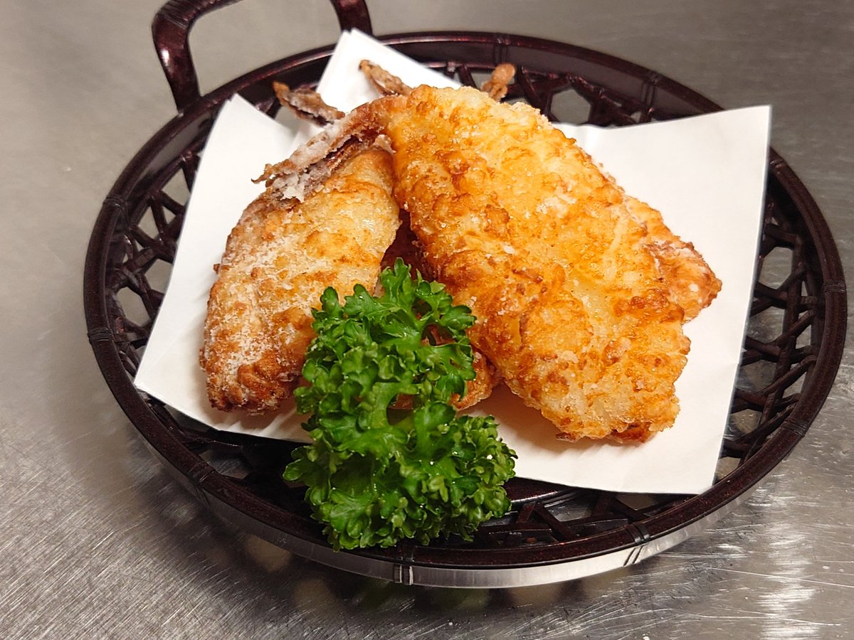 皆様いかがお過ごしでしょうか？
めし処とりあえず店主のダンナでございます
新しいお酒入荷致しました
埼玉県毛呂山町のお酒に栃木県宇都宮市のお酒
どちらも酒好きを唸らせるお酒でございます
皆様ぜひご賞味下さいませ
ちなみに、ふぐの唐揚げもございます
#めし処とりあえず
#琵琶のさざ浪
#七水
