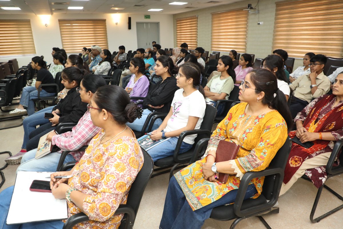 CSIR_CDRI's tweet image. #DrAshwaniKumar from @CSIR_IMTECH delivered an interesting talk on #Mycobacterial #Biofilms: Their role in TB pathogenesis and drug tolerance.