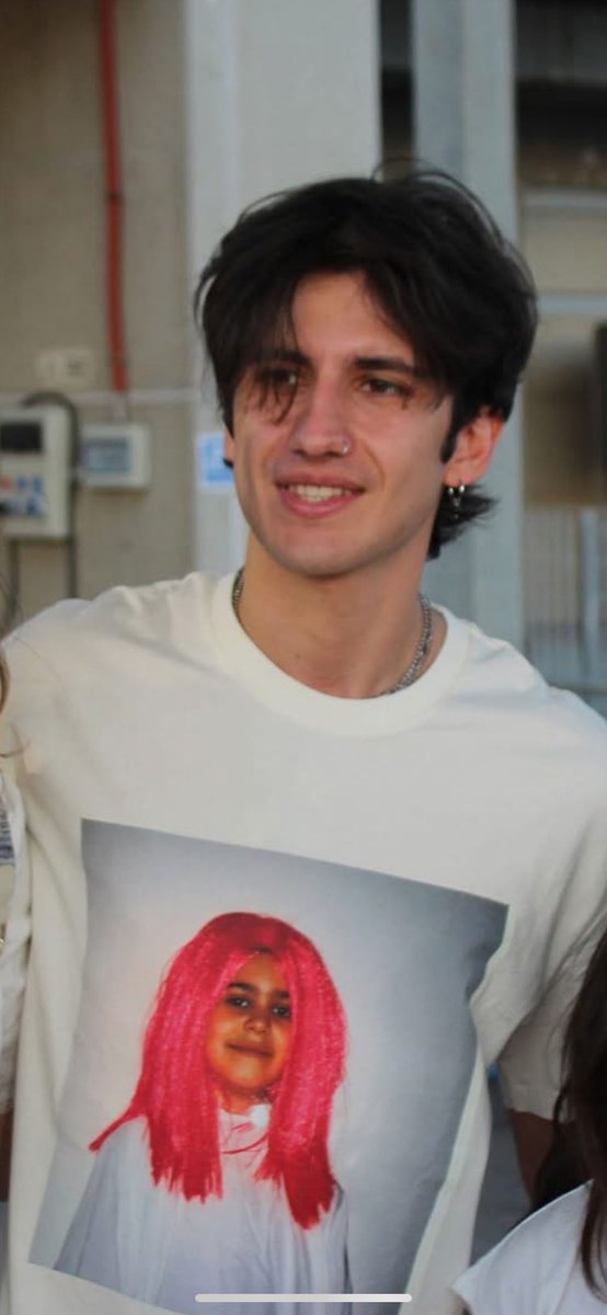 PlayTheSilence_'s tweet image. Vabbeh pure col vento a 100 km h  la facecard non tradisce #JSol #Amici24