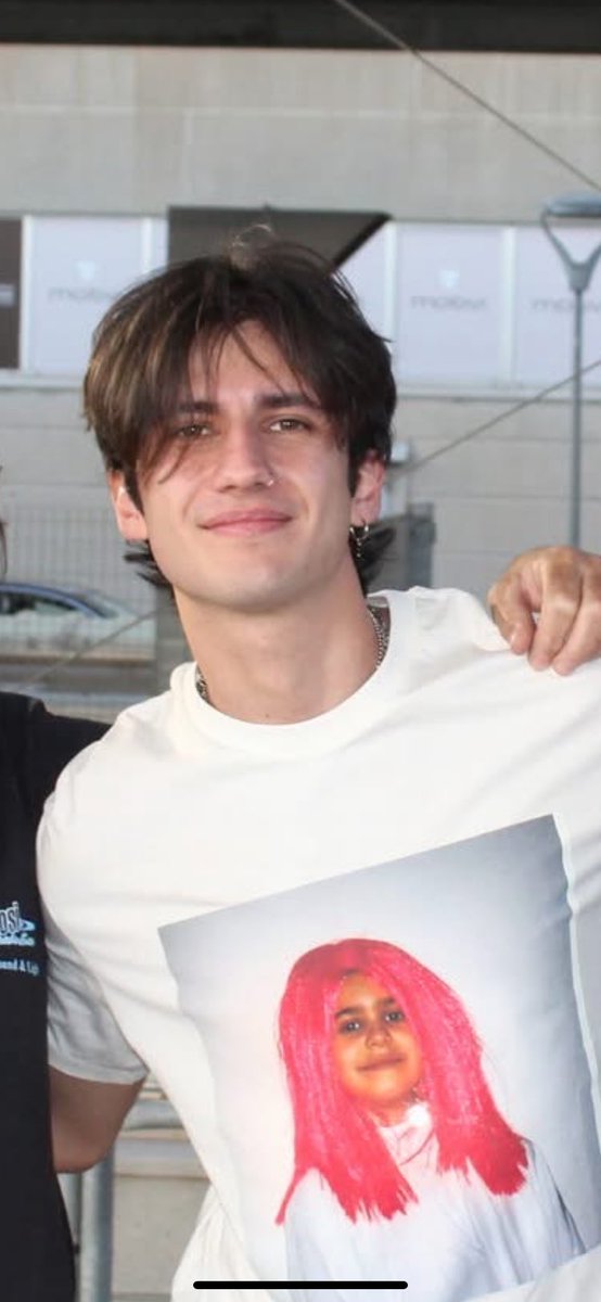 PlayTheSilence_'s tweet image. Vabbeh pure col vento a 100 km h  la facecard non tradisce #JSol #Amici24