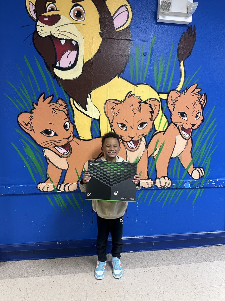 Looscan_Lions's tweet photo. 🥁🥁🥁 Drumroll, please… 🥁🥁🥁

🎉 We have a winner for our Attendance Giveaway! 🎉

👏 Congratulations to Logan! 👏
Your commitment to showing up every day has paid off — enjoy your well-earned prize! 🎁✨ https://t.co/GGNtVo6QNh