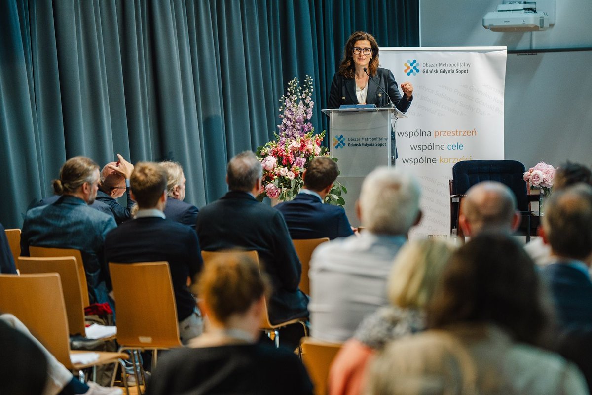 European Metropolitan Authorities (@emametropolitan) on Twitter photo 👋 This week we joined the <a href="/METREXnow/">METREX – European Metropolitan Regions and Areas</a> Spring Conference hosted by <a href="/metropoliagdn/">Metropolia Gdańsk-Gdynia-Sopot</a>
Great exchanges on the future of metropolitan areas and their role in the 🇪🇺 EU.
Let’s shape the metropolitan future together! 🏙️🌍
linkedin.com/feed/update/ur… 👋 This week we joined the <a href="/METREXnow/">METREX – European Metropolitan Regions and Areas</a> Spring Conference hosted by <a href="/metropoliagdn/">Metropolia Gdańsk-Gdynia-Sopot</a>
Great exchanges on the future of metropolitan areas and their role in the 🇪🇺 EU.
Let’s shape the metropolitan future together! 🏙️🌍
linkedin.com/feed/update/ur…