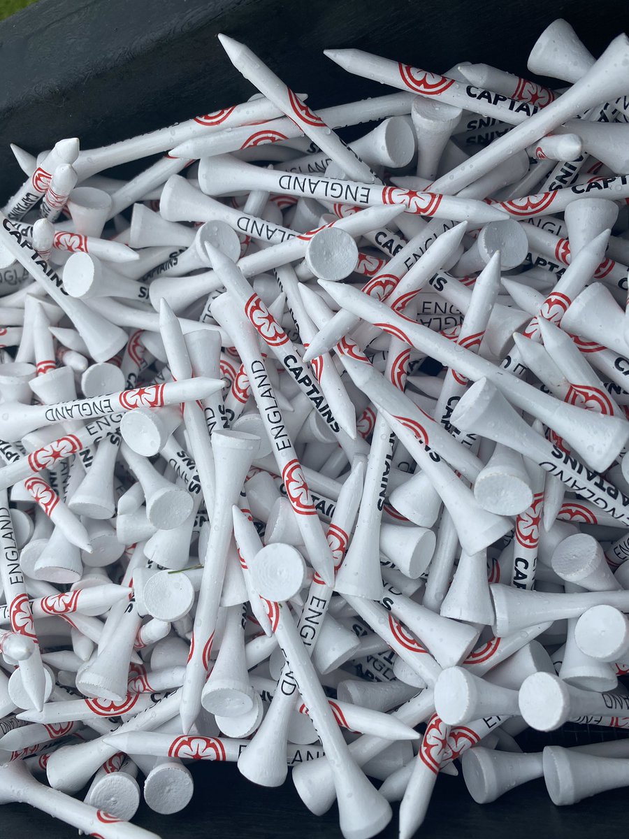 SteveCarroll77's tweet image. Looking forward to the @EnglandGolf Captain’s event at @MoortownGC today. It’s the Yorkshire Rose - but what will I score?