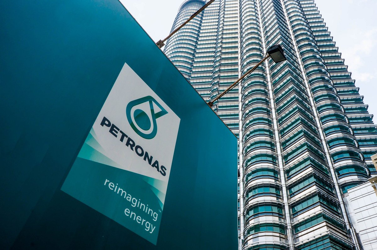 PETRONAS dijangka akan "right sizing" lebih kurang 5000 orang pekerja. Kenaikan pangkat dan pengambilan pekerja baru akan dibekukan sehingga Disember 2026.

Semoga segala urusan pekerja-pekerja yang terlibat dipermudahkan.