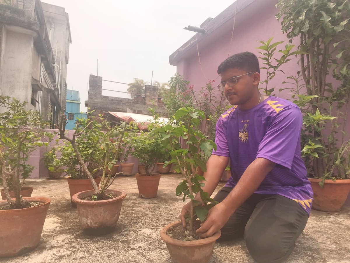 Knightsdextreme's tweet image. Members of Knights Dé Xtreme are planting trees on world Environment day 🌱💚✨

𝐅𝐨𝐥𝐥𝐨𝐰 @knightsdextreme 𝐚𝐧𝐝 𝐬𝐡𝐨𝐰 𝐲𝐨𝐮𝐫 𝐥𝐨𝐯𝐞 𝐚𝐧𝐝 𝐬𝐮𝐩𝐩𝐨𝐫𝐭 𝐟𝐨𝐫 @KKRiders 

•
•
#kkr #treeplantation #savegreen #5thjune #EnvironmentDay2025 #Amikkr #korbolorbojeetbo
