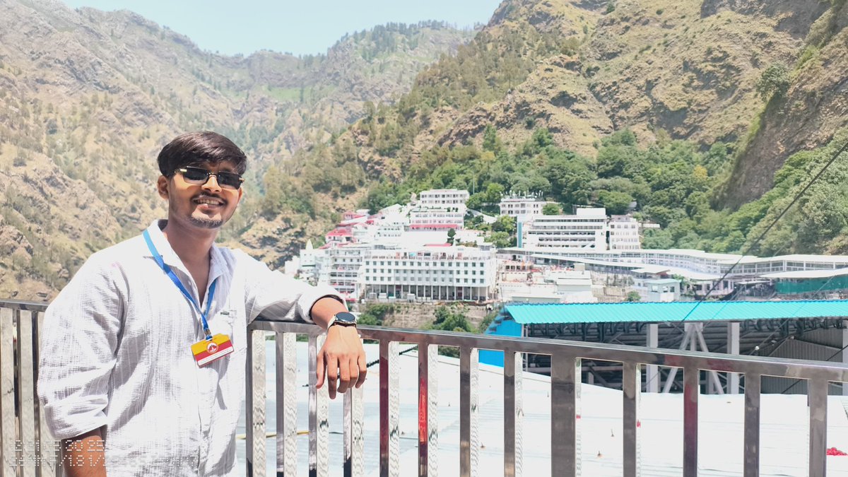 _sumit_arya's tweet photo. After all the fatigue and pain, I found peace in the mountains. 

Visiting the sacred place filled me with positive energy-I think I fell in love with the hills. 🏔️ ✨ 

#mountainmagic #SpiritualJourney https://t.co/QwCoFui3qt