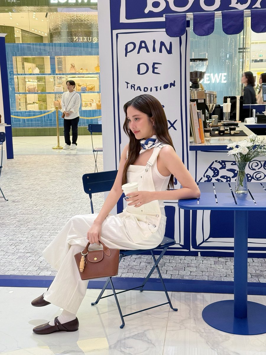 IDOLFACTORYTH's tweet photo. พบกับ ฟรีน ที่งาน Longchamp Parisian Artisans Pop-up

SAROCHA X LONGCHAMP POP UP
#LongchampParisianxFreen

#srchafreen
#idolfactoryTH https://t.co/zMmBk5mgF8