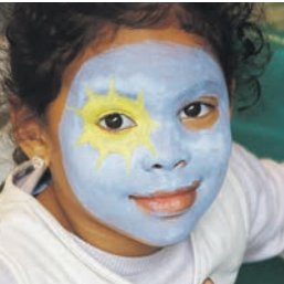 Fete_de_L0's tweet photo. Au stand de la barbouille, des artistes amateurs embellissent les visages des enfants selon leur imagination en quelques coups de pinceaux.🥰#maquillage #FacePainting #Grimage https://t.co/YDy0jOKOdl