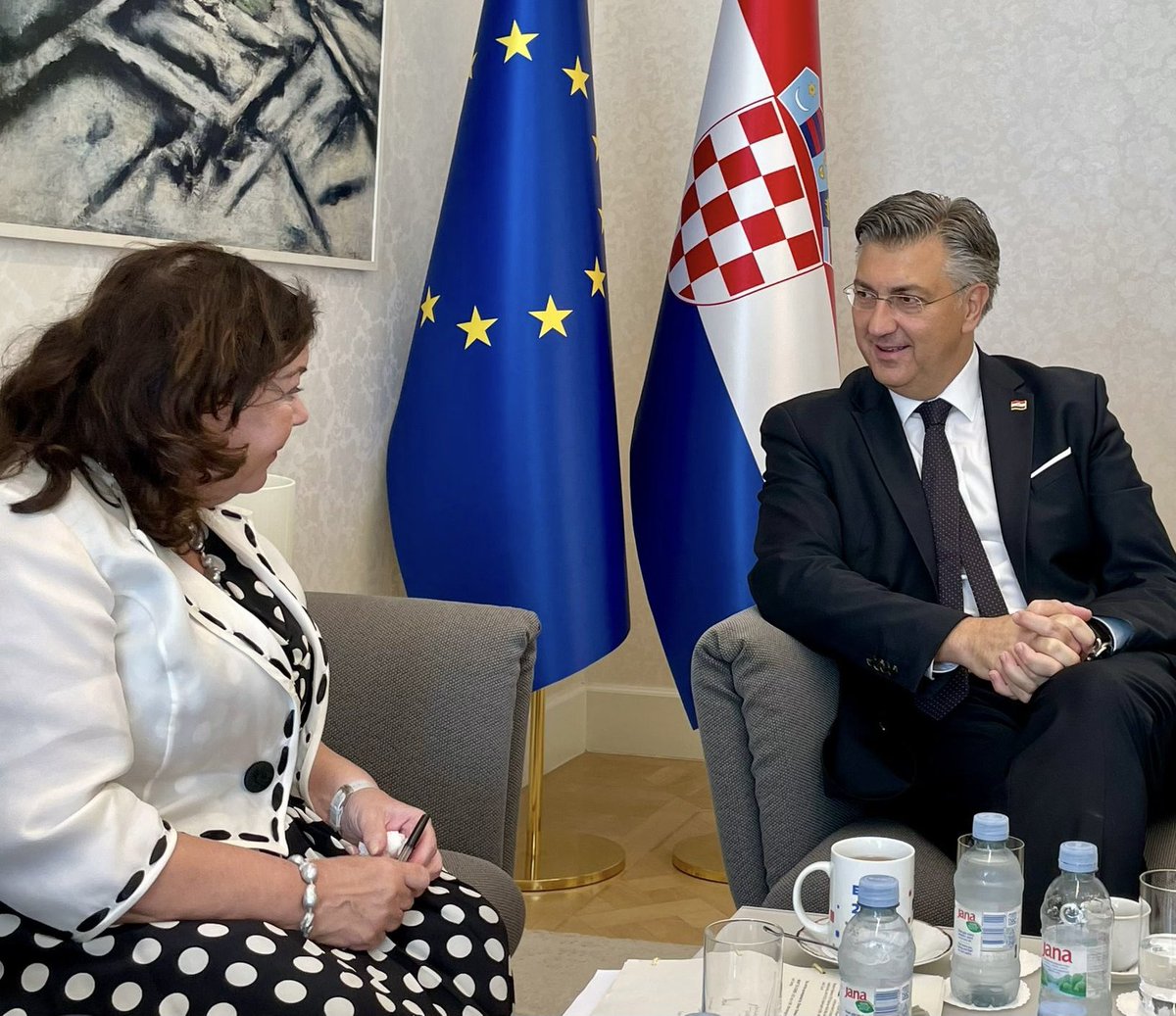 Simon Thomas (@uksimont) on Twitter photo Great to welcome UK Special Envoy for the Western Balkans <a href="/KarenPierceUK/">Dame Karen Pierce</a> to Zagreb. V good discussions with PM <a href="/AndrejPlenkovic/">Andrej Plenković</a> on security and stability in Europe, especially Ukraine and W Balkans, where Croatia & the UK both have important roles to play as partners and Allies. Great to welcome UK Special Envoy for the Western Balkans <a href="/KarenPierceUK/">Dame Karen Pierce</a> to Zagreb. V good discussions with PM <a href="/AndrejPlenkovic/">Andrej Plenković</a> on security and stability in Europe, especially Ukraine and W Balkans, where Croatia & the UK both have important roles to play as partners and Allies.