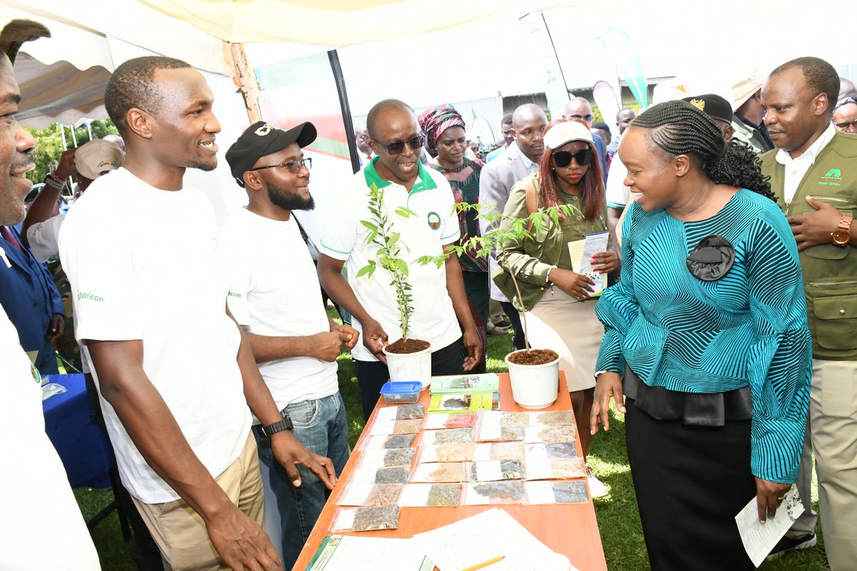 KEFRIHQ's tweet photo. Cabinet Secretary Dr. Deborah Barasa visited our KEFRI exhibition booth during the World Environment Day 2025 celebrations held at Tharaka University, highlighting the Ministry of Environment, Climate Change and Forestry's support for our initiatives
#WED2025 https://t.co/Zl4Ci0CI5N