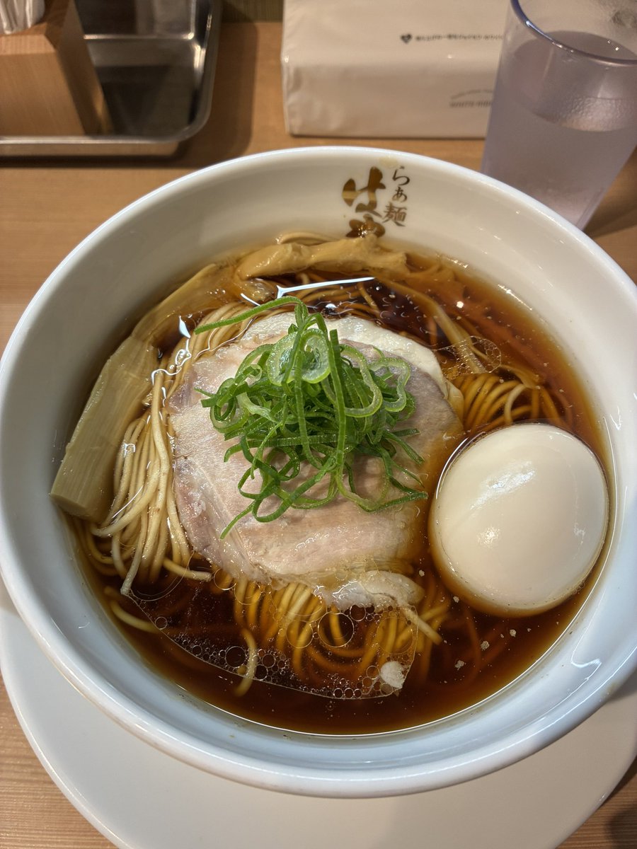 今日は3件の訪問、その後買い物に付き合ってヘロヘロ。日本らしいラーメン食べたいとのリクエストで営業さんおすすめのところへ。美味しかった。
やっと帰れる、、
今日も一日おつかれさまでした