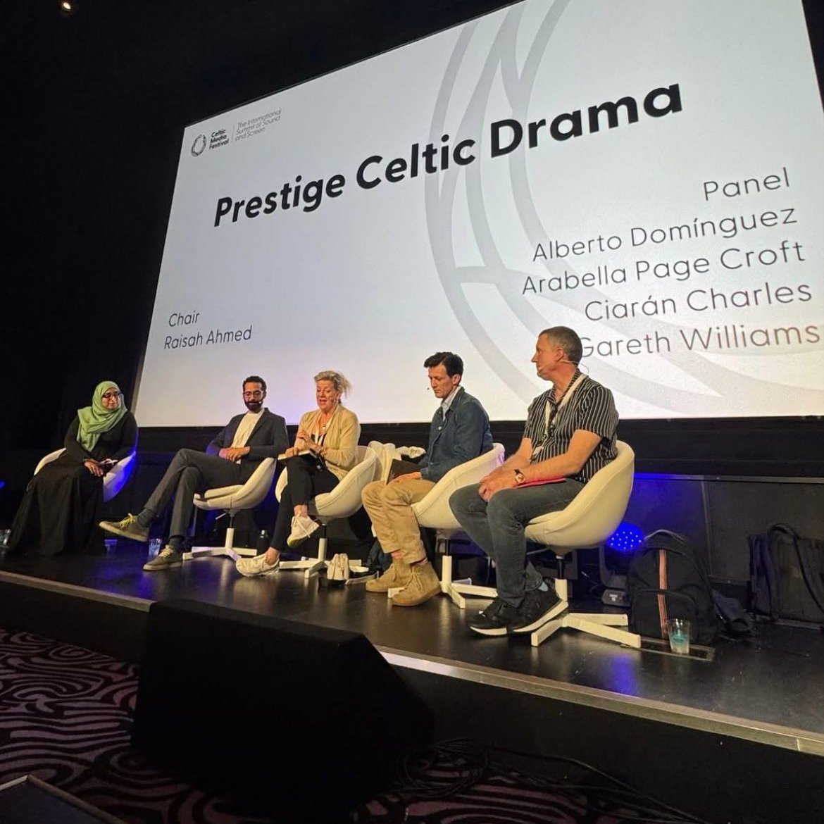 Rondo (@rondomedia) on Twitter photo Pleser i Rondo oedd cael bod yn rhan o banel am ddramau Cetaidd, a thrafod y gyfres ddiweddara’ o Bariau yn yr Ŵyl Gyfryngau Celtaidd eleni yng Nghernyw.
Rondo was honoured to be part of a special panel on Celtic Prestige Drama at this year’s <a href="/CelticMediaFest/">Celtic Media Festival</a> in Cornwall. Pleser i Rondo oedd cael bod yn rhan o banel am ddramau Cetaidd, a thrafod y gyfres ddiweddara’ o Bariau yn yr Ŵyl Gyfryngau Celtaidd eleni yng Nghernyw.
Rondo was honoured to be part of a special panel on Celtic Prestige Drama at this year’s <a href="/CelticMediaFest/">Celtic Media Festival</a> in Cornwall.