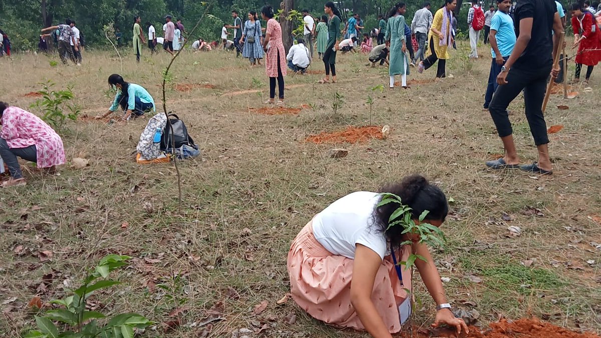 Fakir Mohan University celebrated World Environment Day under the theme “Putting an end to Plastic Pollution”, by doing plantation and awareness campaign in campus &amp; nearby fallow lands on Machhua village and Mitrapur outskirts.
<a href="/CMO_Odisha/">CMO Odisha</a> <a href="/DHE_Odisha/">Higher Education Department, Govt. of Odisha 🇮🇳</a> <a href="/IPR_Odisha/">I & PR Department, Odisha</a> <a href="/PMOIndia/">PMO India</a>