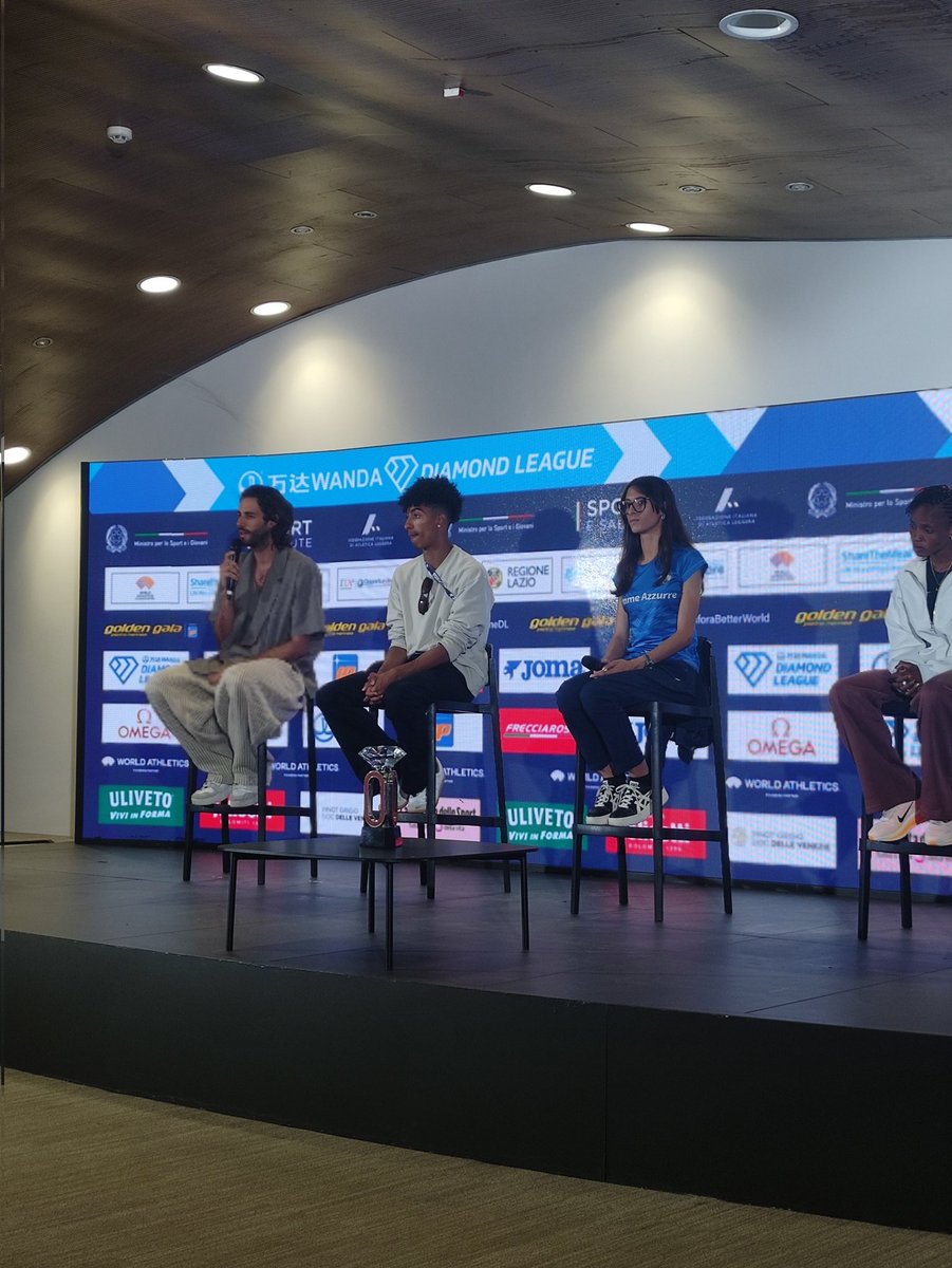 Tamberi: "Era molto importante esserci per me e prendere energia dal pubblico di Roma. Giovani? Odio il 'nonnismo', mi piace vedere i ragazzi crescere, devo ringraziarli per il fuoco che continuano a darmi".

#RomeDL #DiamondLeague