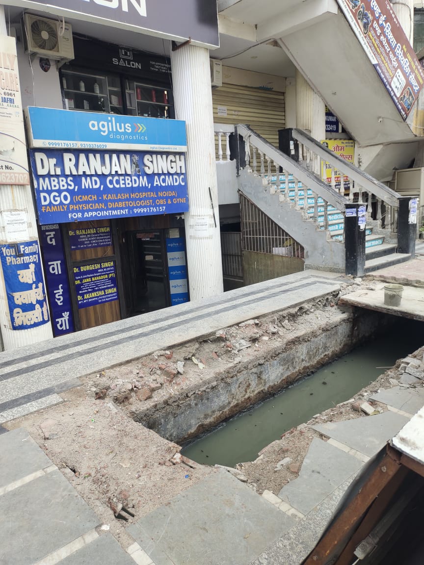 Shafaque Alam (@shafaquealamtoi) on Twitter photo Noida: This drain in B Block Sector 44 market (Som Bazar Road) was cleaned on May 10, 2025. The contractual workers cleaned the drain and left it uncovered. This poses a serious threat to visitors in the market. Kindly see <a href="/noida_authority/">NOIDA Authority</a> Noida: This drain in B Block Sector 44 market (Som Bazar Road) was cleaned on May 10, 2025. The contractual workers cleaned the drain and left it uncovered. This poses a serious threat to visitors in the market. Kindly see <a href="/noida_authority/">NOIDA Authority</a>