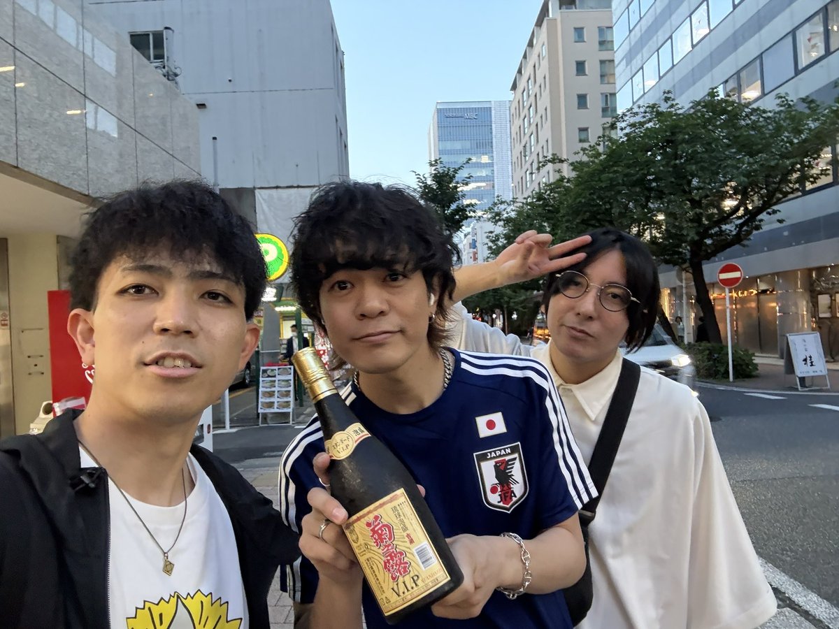 【BAYSIS 19th ANNIVERSARY】

The Naughty Dogsより
19周年祝いで
泡盛を頂きました！

誠にありがとうございます！！