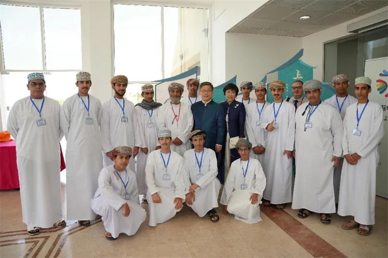 FatenDyl's tweet photo. #عُمان: إدراج اللغة الصينية ضمن المواد الدراسية باعتبارها مادة اختيارية للصفين الحادي عشر والثاني عشر في عدد من المدارس المختارة للعام الدراسي 2025/2026 🇴🇲🇨🇳 https://t.co/Se1WSgWPEh