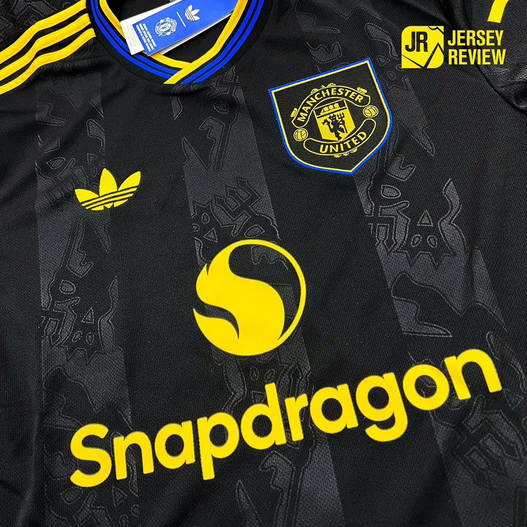 utdreport's tweet photo. New photos of #mufc's 2025/26 third shirt [jerseyreview] https://t.co/0gpArUR1B3