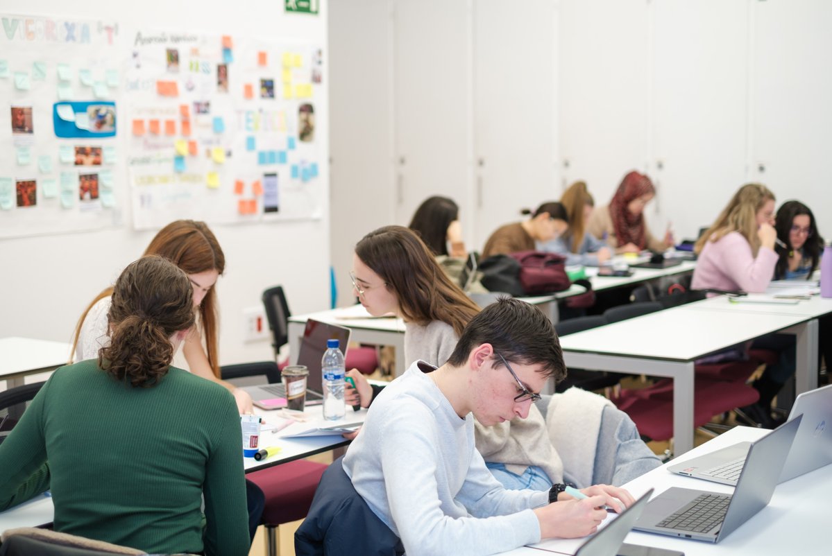 NOTÍCIES | La URV i la Diputació de Tarragona impulsen un nou postgrau en comunicació visual i creativitat, amb docents de la URV, l’EADT i talleristes internacionals.

🔗 f.mtr.cool/hgbztbzdza