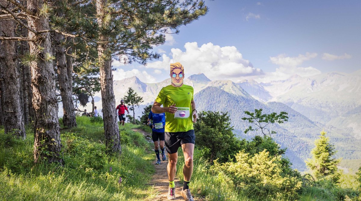 gBell_22's tweet photo. In the Greek mountains (#Pindus #Metsovo), the Mad Runner is ready for the next move of @osmosis https://t.co/lUHTQfWh1N