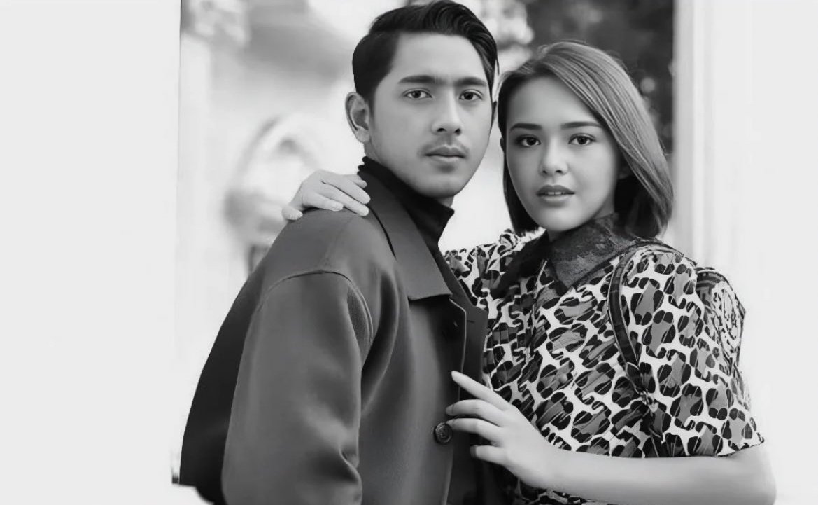 Komennya udin ratusan njiirr😅

ada yg hepi, ada yg nulis kata mutiara pjg lebar, ada yg mayah² sambil mengumpat, ada yg ngetik puanjaaangg isinya wejangan😂

pdhl, "Mereka mencari partner utk ko produksi serta pembiayaan"
tenaangg².. woleess🤣

bitiwi, bagus yakk potonya! 😝💃