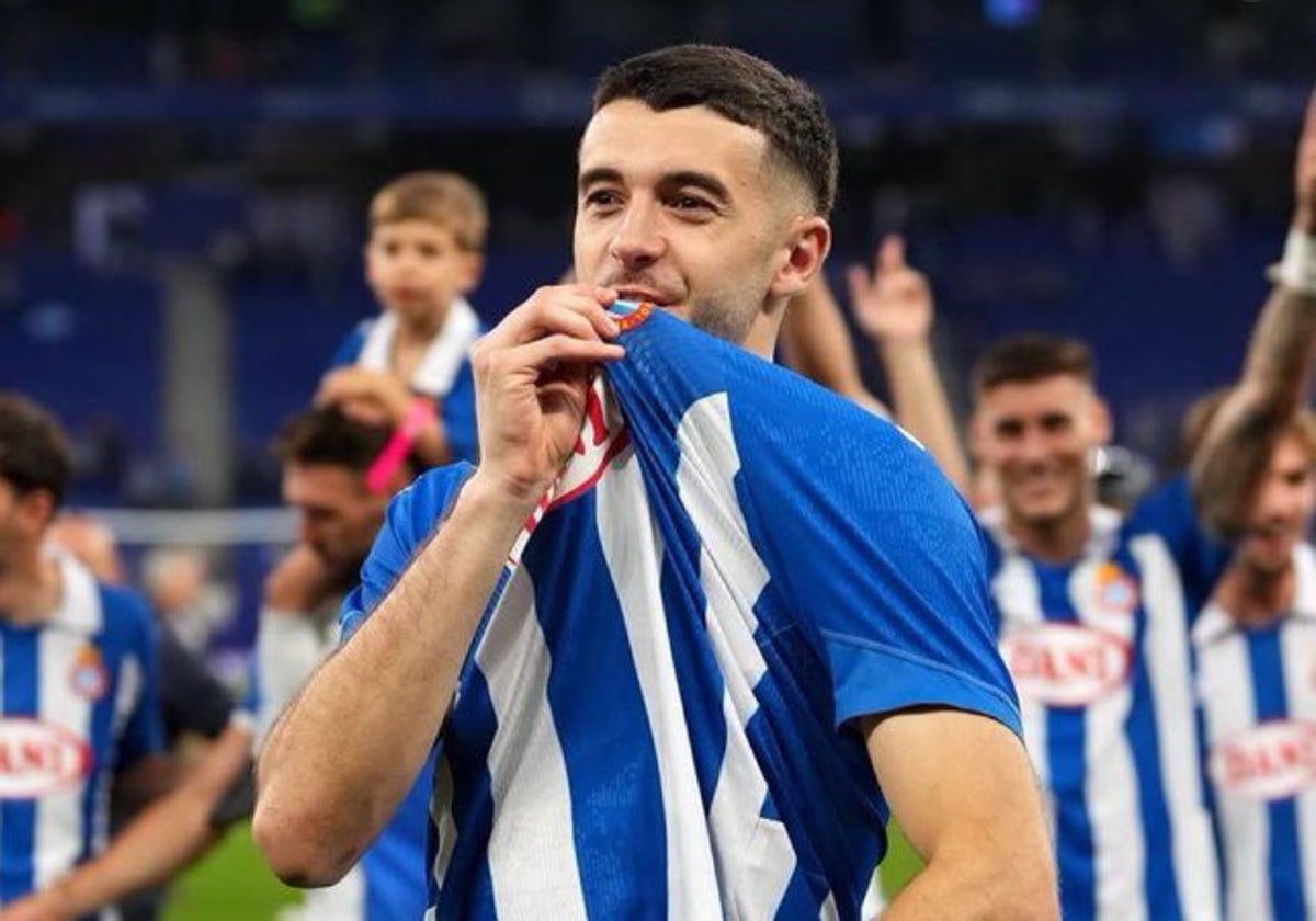 M'he esperat uns dies per expressar-me amb relació a l'afer Joan García. Serà una reflexió llarga, però necessària per mi. Ho faig des de la serenor i després de respirar fondo. Aquesta foto farà uns 10 dies que la van fer i tot semblava que Joan s'acomiadava de l'afició, 👇👇👇